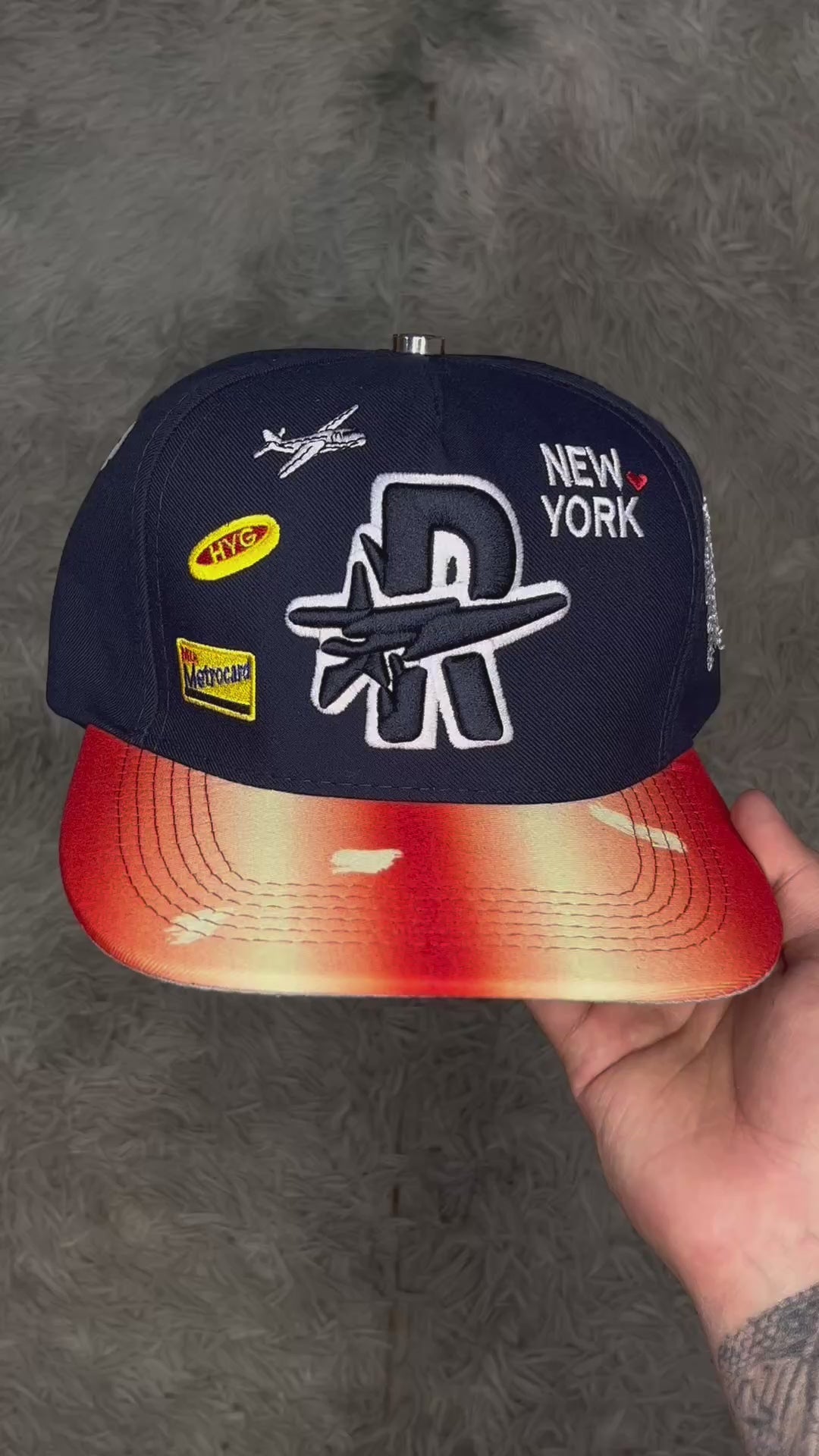 Gorro Rough Play New York azul marino visera plana