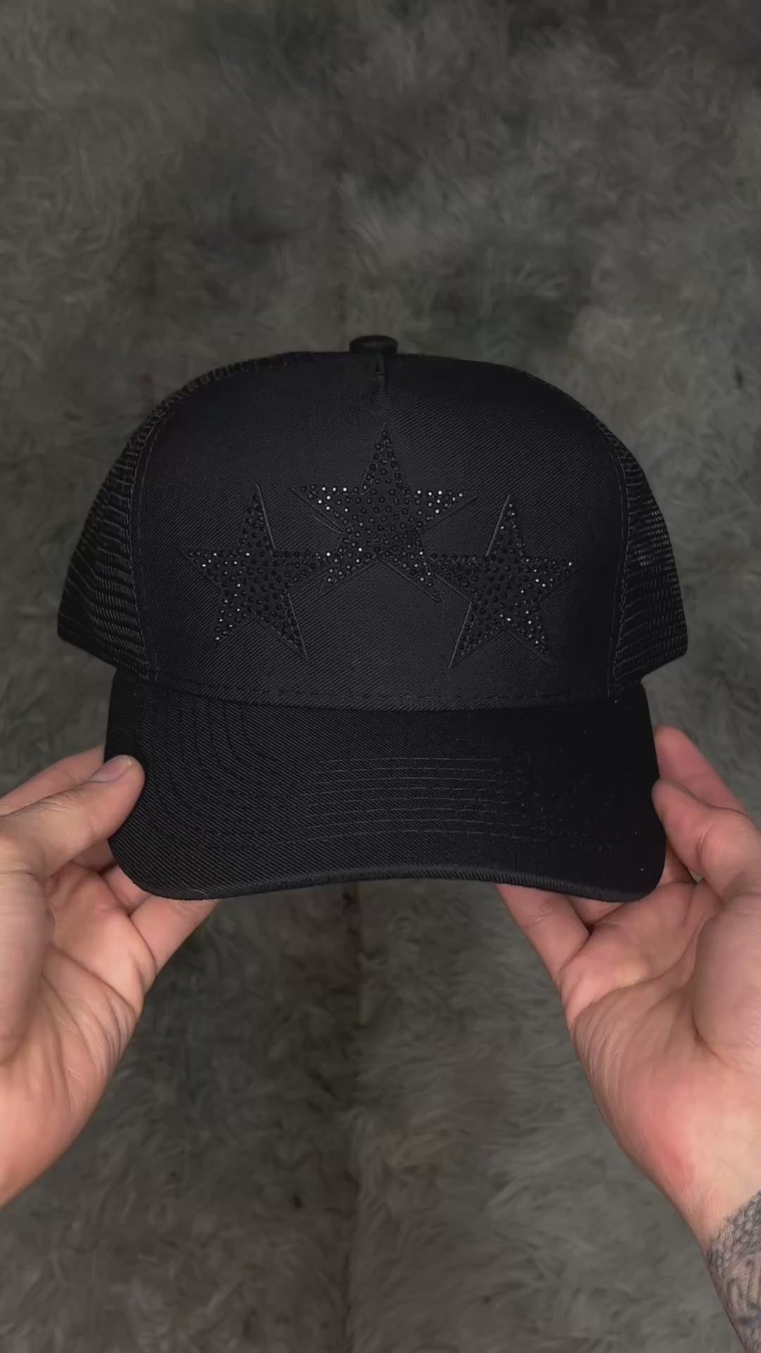 Gorro triple black estrellas con brillos