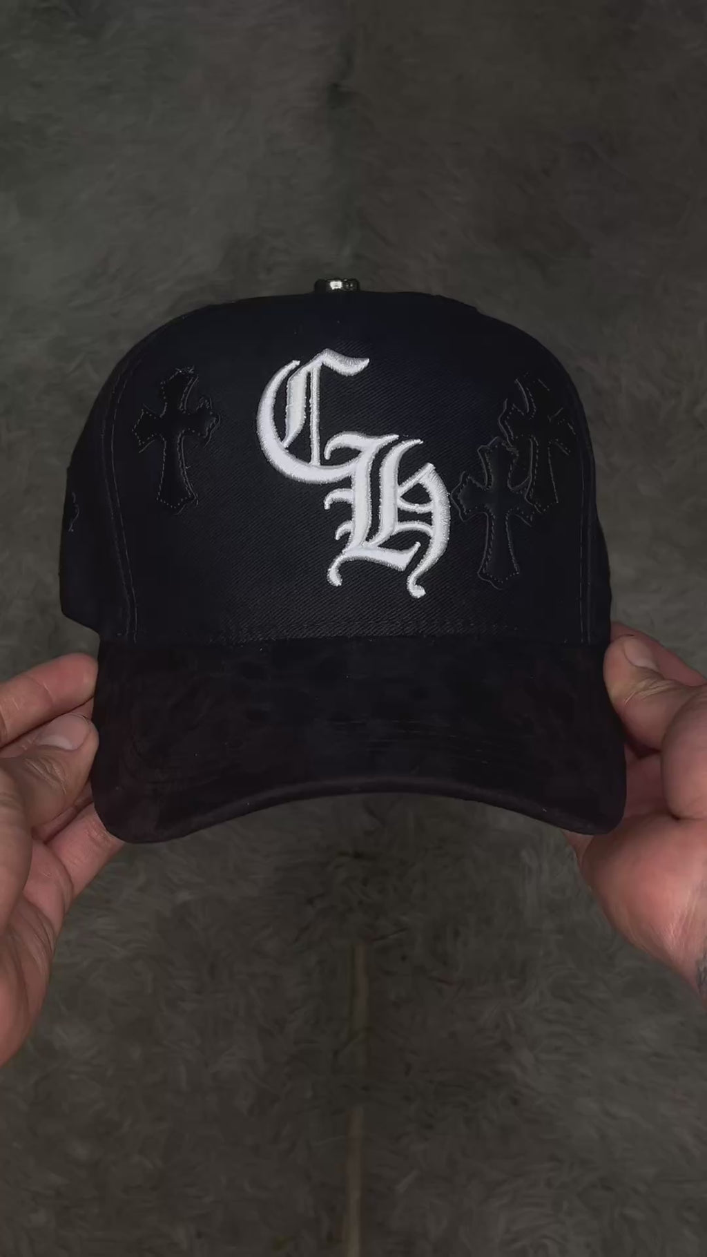 Gorro chrome hearts curvo gamuza
