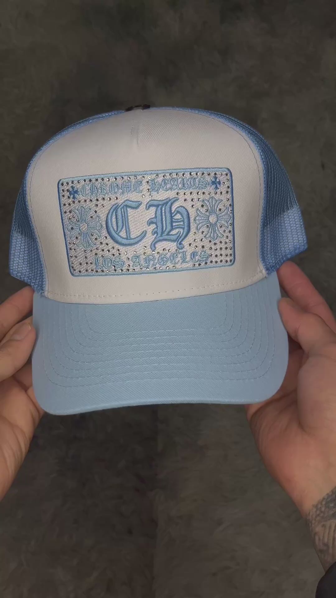 Gorro chrome hearts celeste big logo